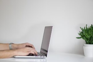 ホームホワイトニングはいつから始めるべきですか？